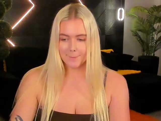 Julia-Robertson live cam on BongaCams