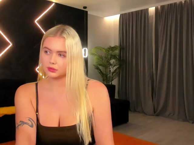 Julia-Robertson, en directo ahora en BongaCams