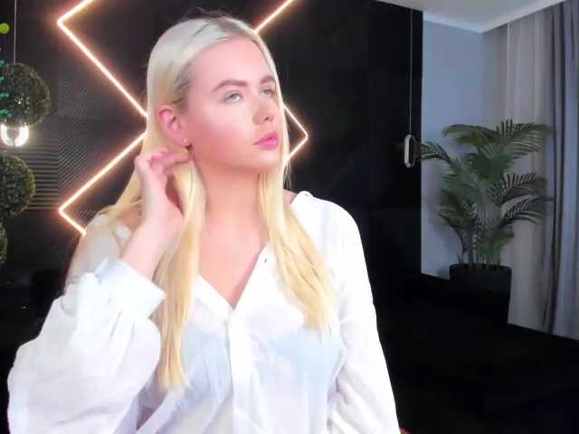 Julia-Robertson live cam on BongaCams