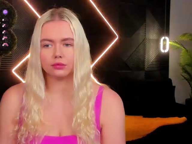 Julia-Robertson live cam on BongaCams