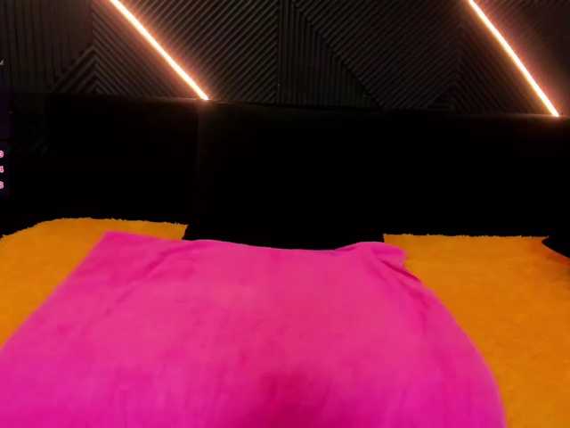 Julia-Robertson, en vivo ahora en BongaCams