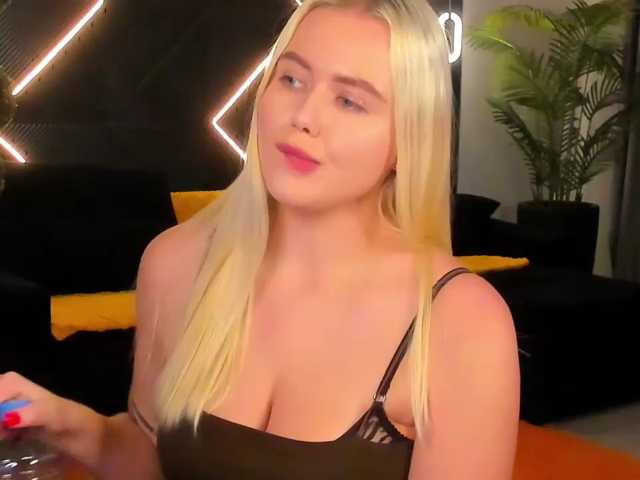 Julia-Robertson live cam on BongaCams