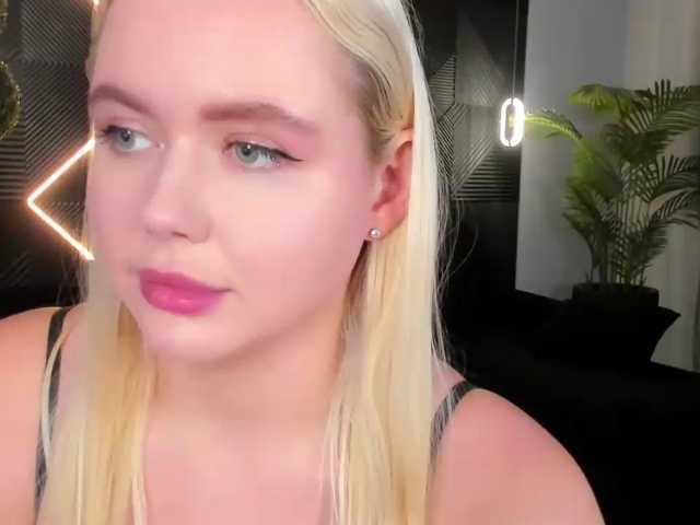 Julia-Robertson, en vivo ahora en BongaCams