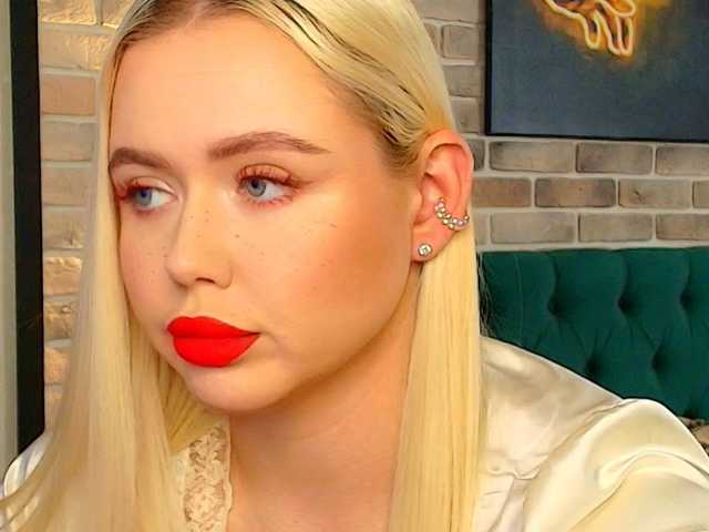 Julia-Robertson live cam on BongaCams