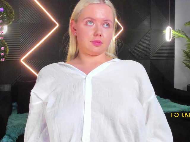 Julia-Robertson live cam on BongaCams