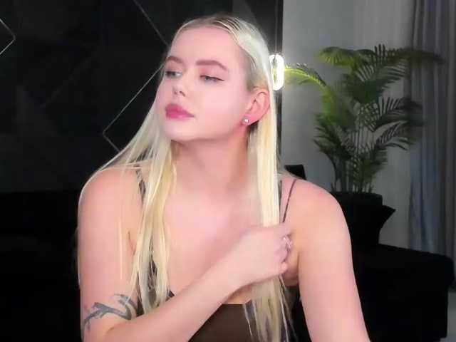 Julia-Robertson, en vivo ahora en BongaCams
