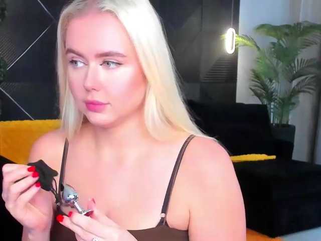 Julia-Robertson live cam on BongaCams