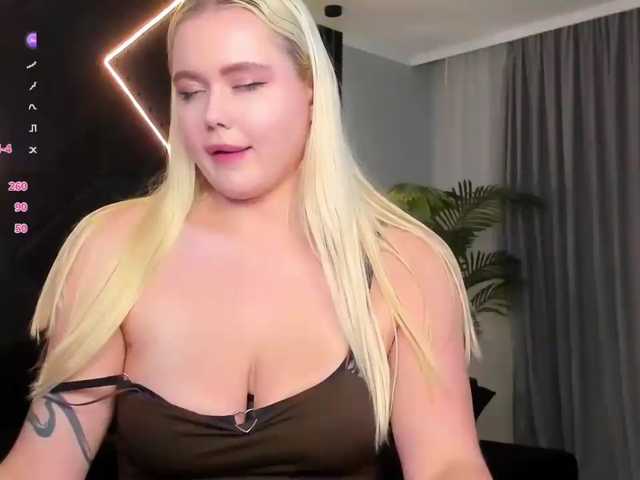 Julia-Robertson, en vivo ahora en BongaCams