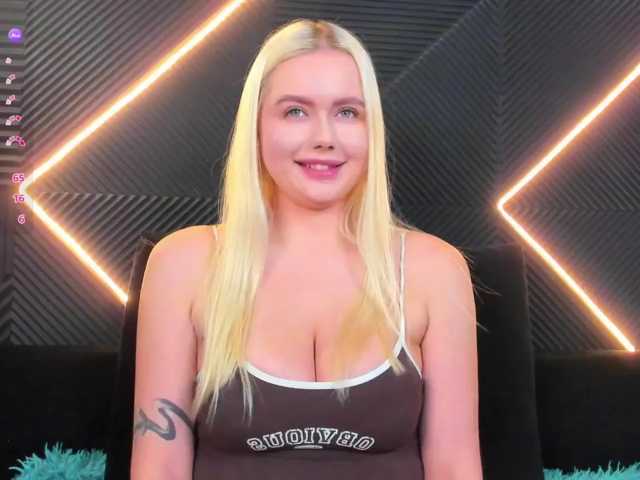 Julia-Robertson live cam on BongaCams