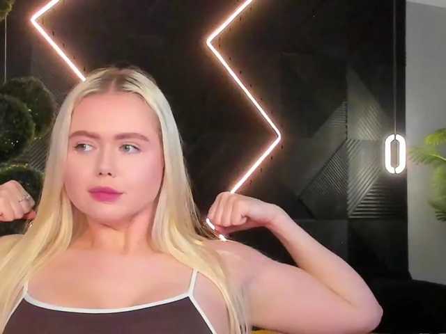 Julia-Robertson, en directo ahora en BongaCams
