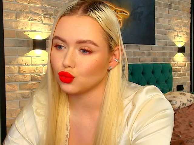 Julia-Robertson live cam on BongaCams