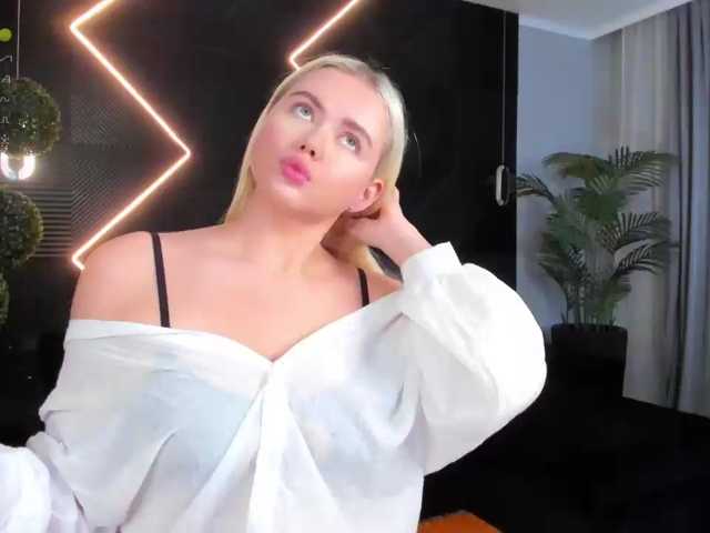 Julia-Robertson live cam
