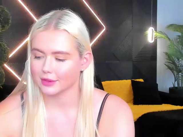Julia-Robertson live cam on BongaCams