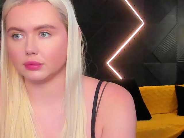 Julia-Robertson live cam on BongaCams