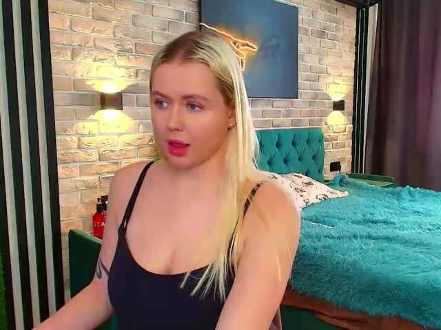 Julia-Robertson live cam on BongaCams