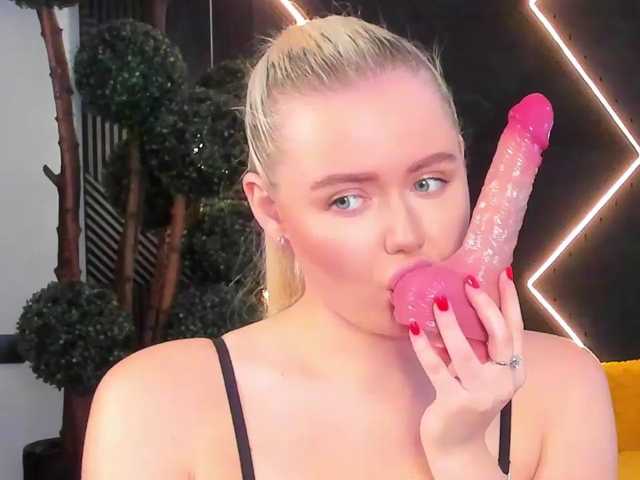 Julia-Robertson live cam on BongaCams