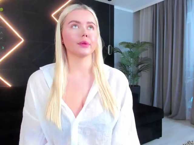 Julia-Robertson live cam on BongaCams