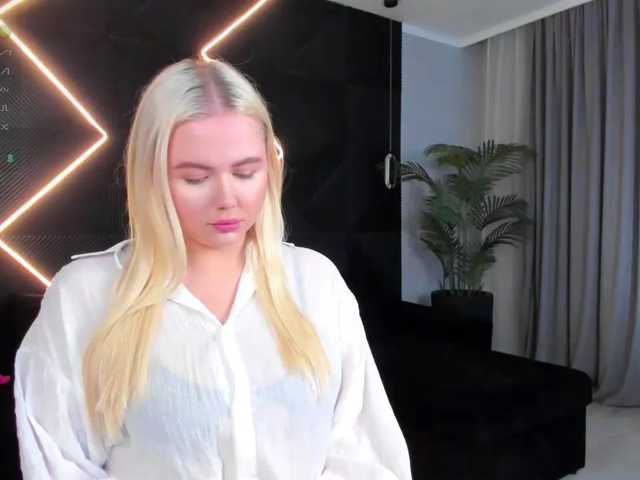 Julia-Robertson live cam on BongaCams