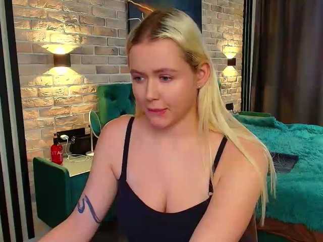 Julia-Robertson live cam on BongaCams