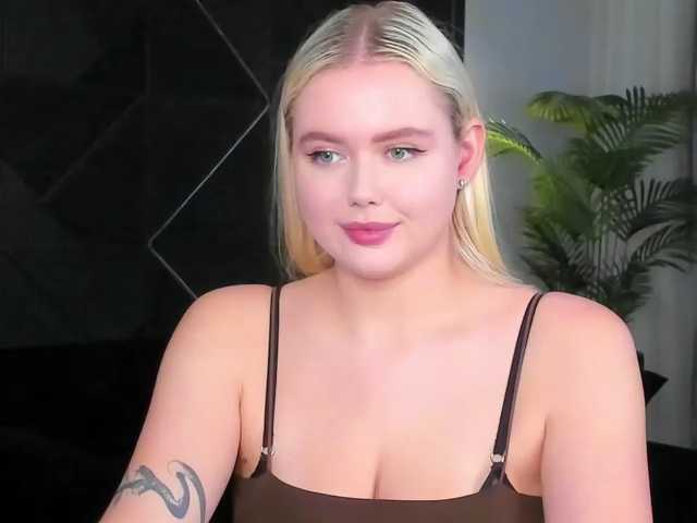Julia-Robertson, en vivo ahora en BongaCams