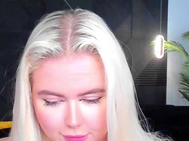 Julia-Robertson live cam on BongaCams