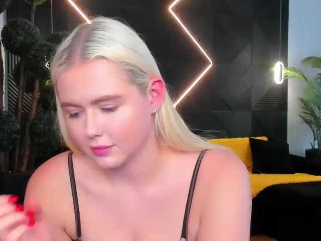 Julia-Robertson live cam on BongaCams