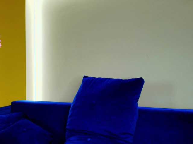 Julia-Robertson live cam on BongaCams