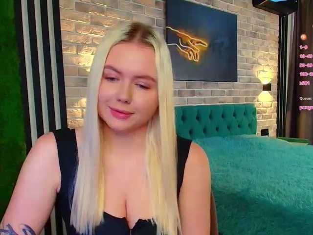 Julia-Robertson live cam on BongaCams