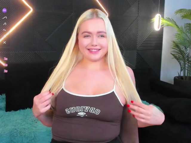 Julia-Robertson live cam on BongaCams