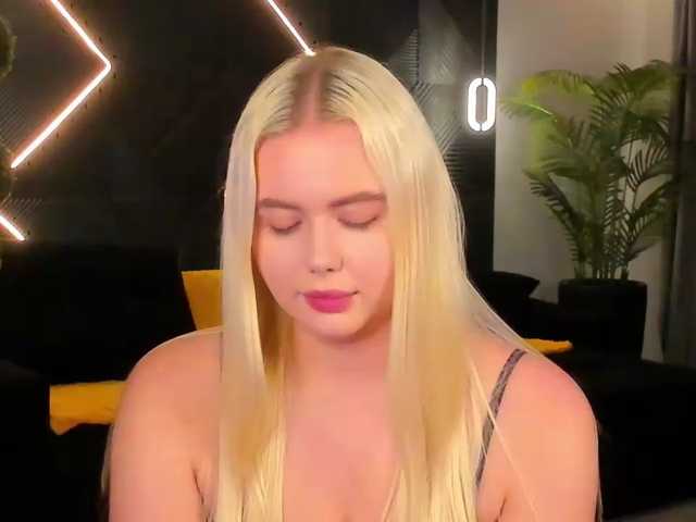 Julia-Robertson live cam on BongaCams