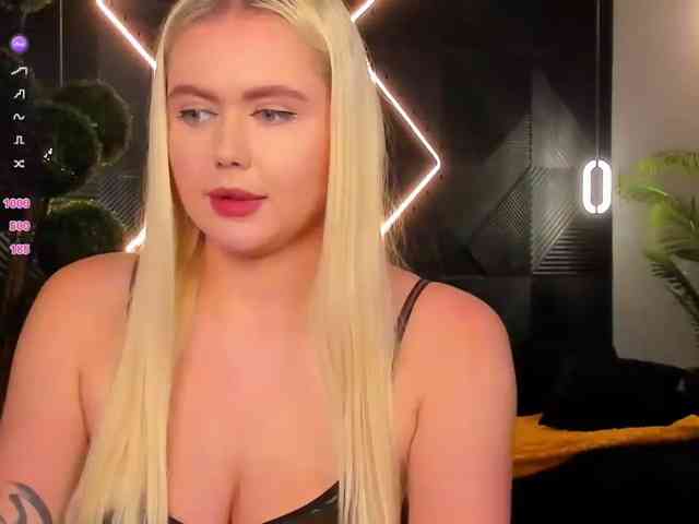 Julia-Robertson Live Webcam on BongaCams