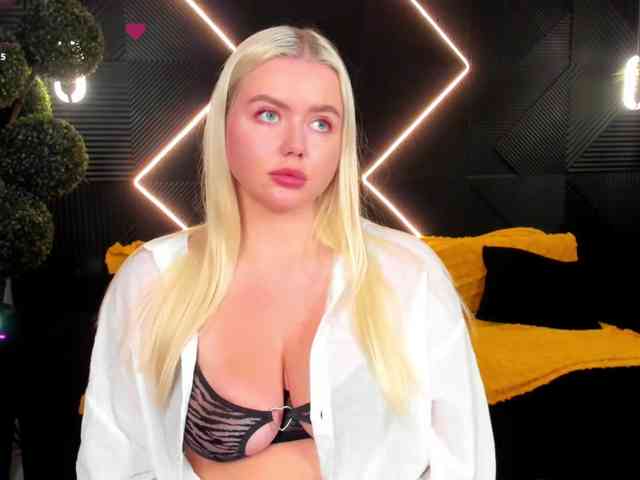 Julia-Robertson - Girl 