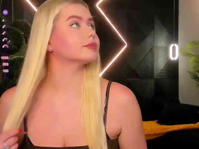 Julia-Robertson Live Webcam on BongaCams