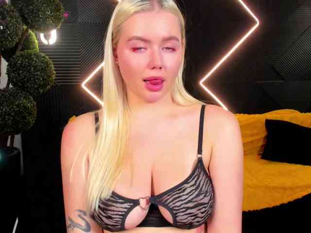Julia-Robertson webcam