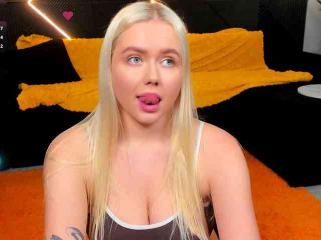 Julia-Robertson's webcam live show