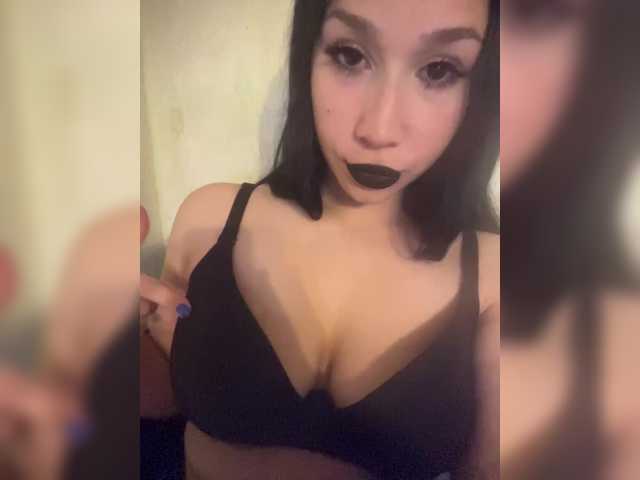 MarinaKisa live cam preview