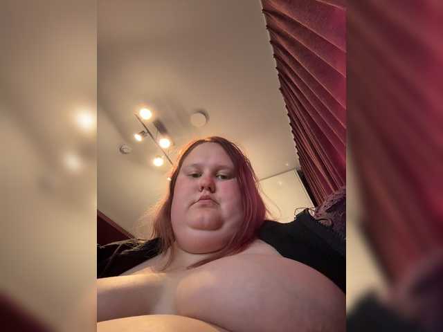 Smarties6300 live cam on BongaCams