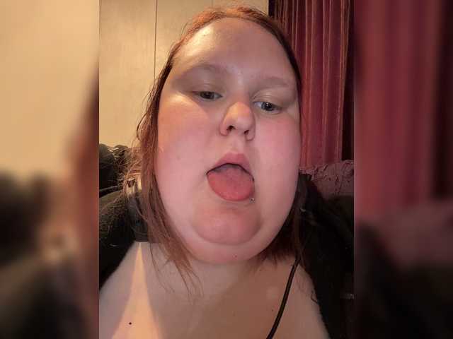 Smarties6300 live cam on BongaCams