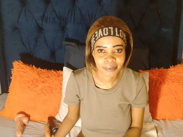 Candycherry32 live cam on BongaCams