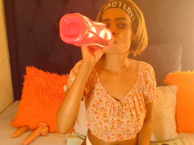 Candycherry32 live cam preview