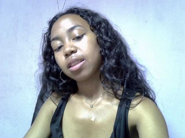 le modèle Oceane_Bianca est en webcam porno dans un show sur le site bongacams, il possède les tags suivants: Ebony,Brunette,Shaved