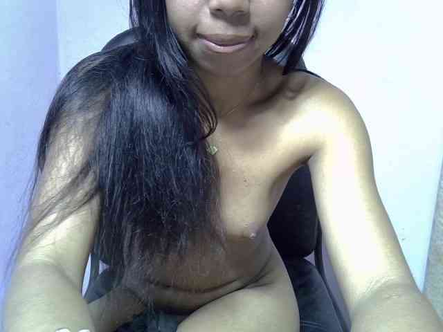 Oceane_bianca's cam show statistics and live stream