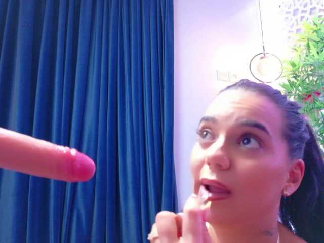 MilaKunnis webcam