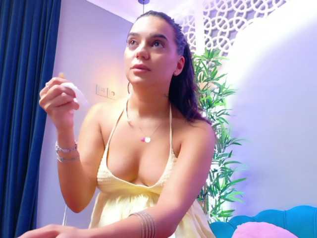 MilaKunnis webcam