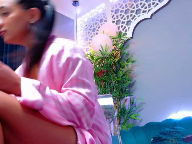 MilaKunnis live cam preview
