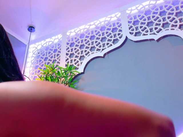 MilaKunnis — live female cam