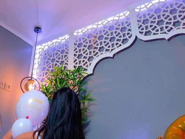 MilaKunnis, live now on BongaCams