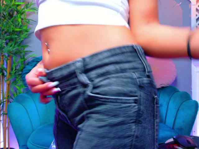 MilaKunnis webcam