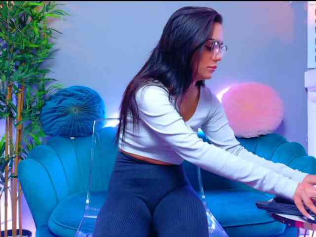 MilaKunnis webcam