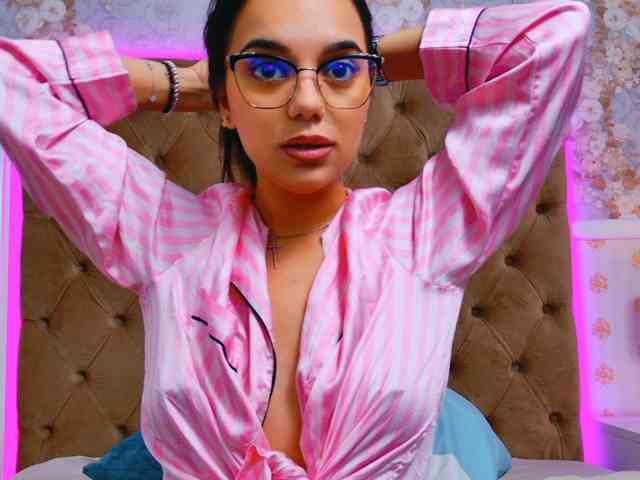 MilaKunnis webcam